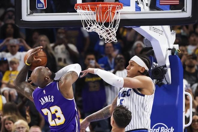 湖人险胜魔术裁判争议判