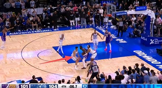 湖人险胜魔术裁判争议判罚引热议