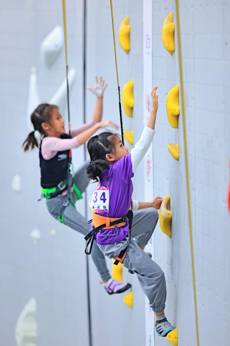 眉山承办亚洲少年攀岩锦标赛与全国青少年U系列