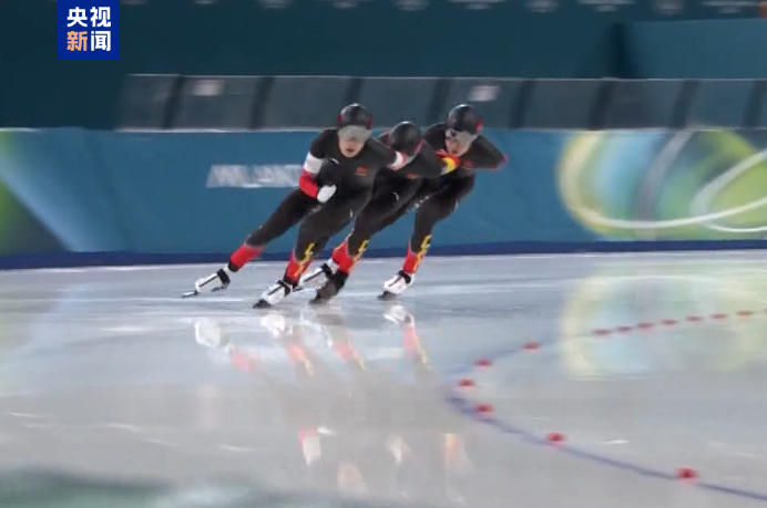 米兰-科尔蒂纳冬奥会速度滑冰男子团体追逐赛中