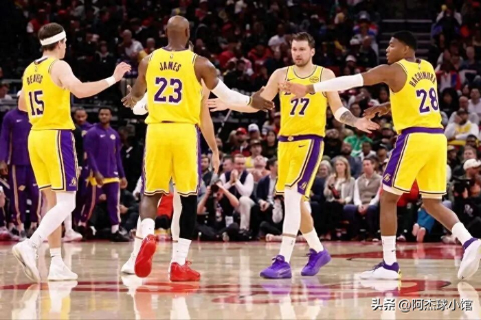 湖人季后赛防守短板暴露 小李复出成关键变量
